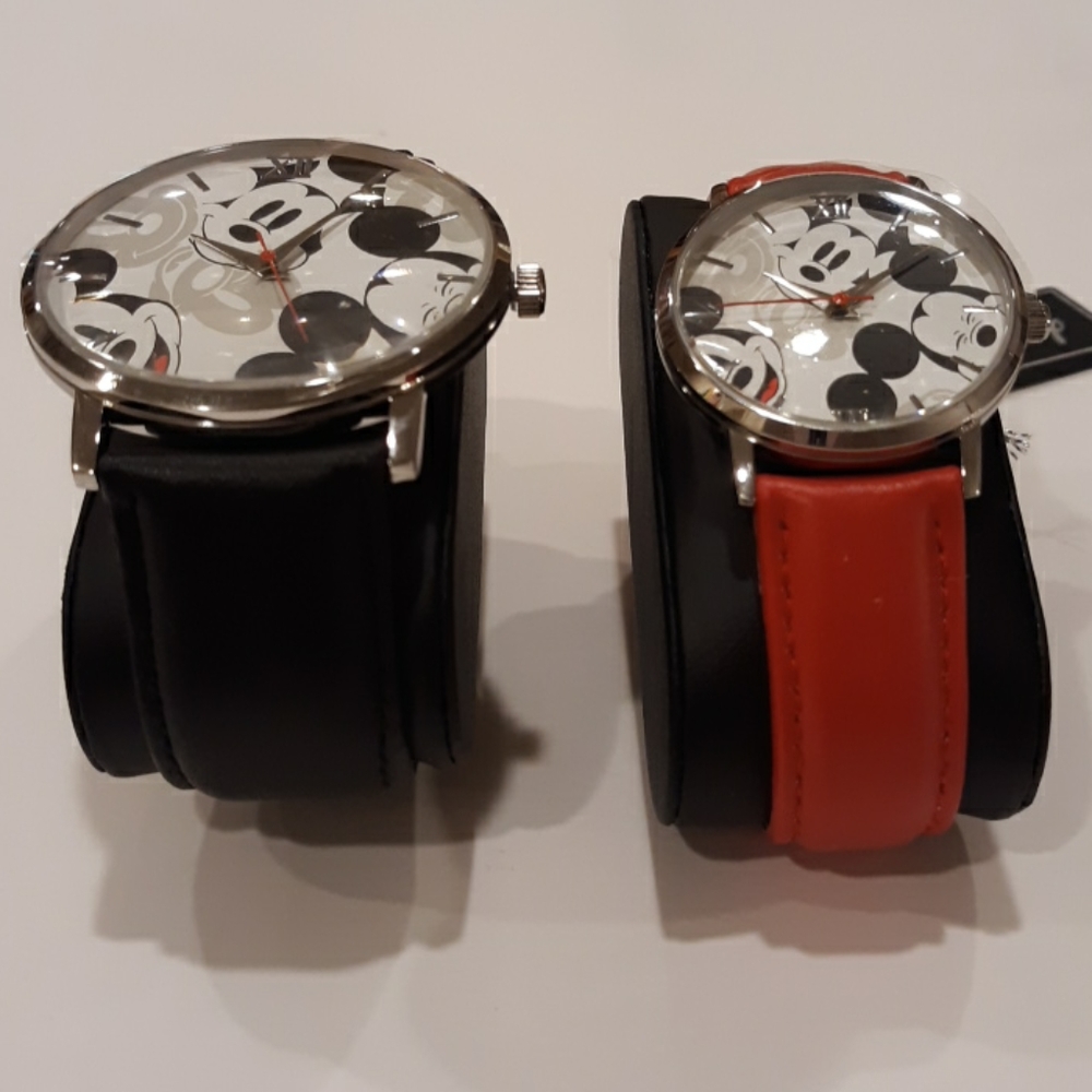 DISNEY His & Hers Box Set Mickey Leather Watches - Picture 5 of 8